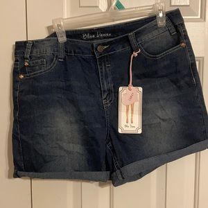 Curvy jean shorts